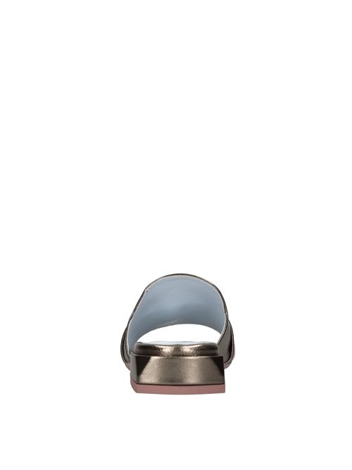 Mules in pelle lucida LORENZO MARI | SAMU MAG 37 NAPPA LAMINATAOTTONE